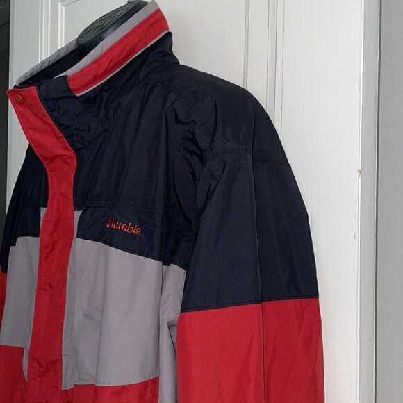 Columbia “Bugaboo” gray, red & black polyester/nylon jacket - Picture 4 of 11